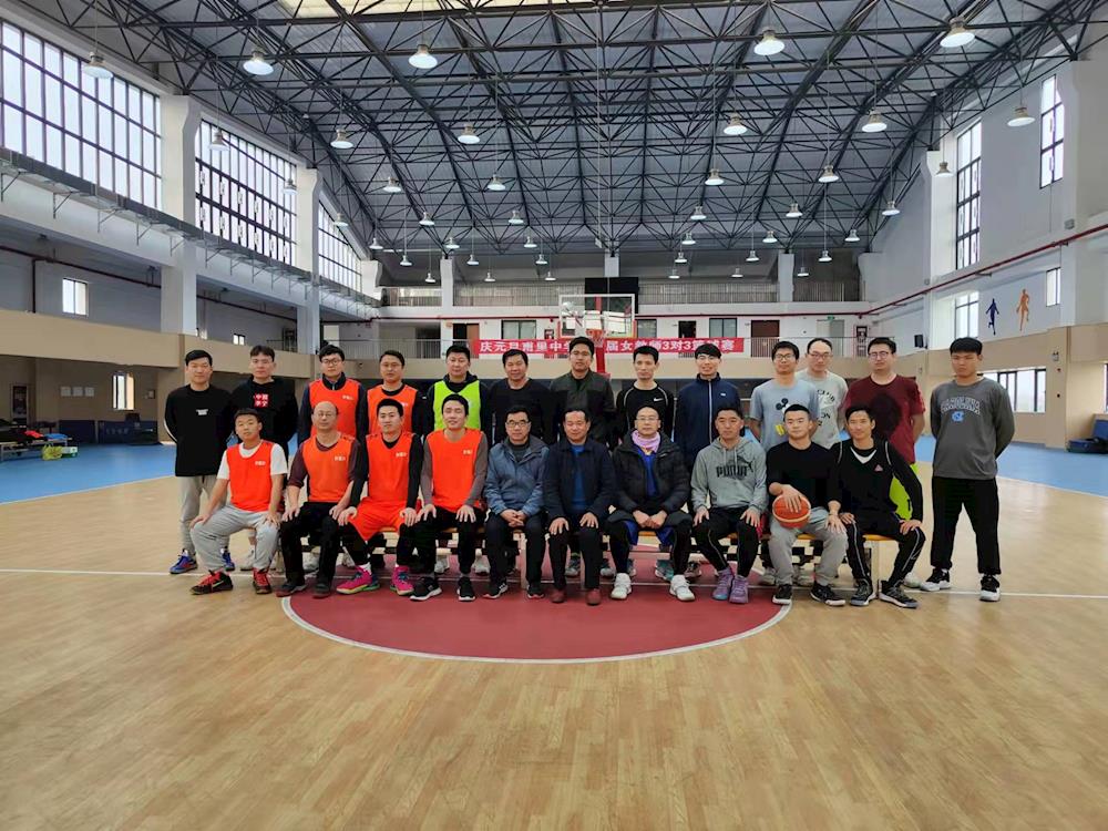 校际交流促友谊，同场竞技展风彩