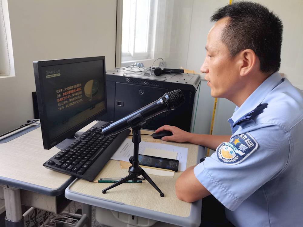 听“第一课”，耕“秋日心”