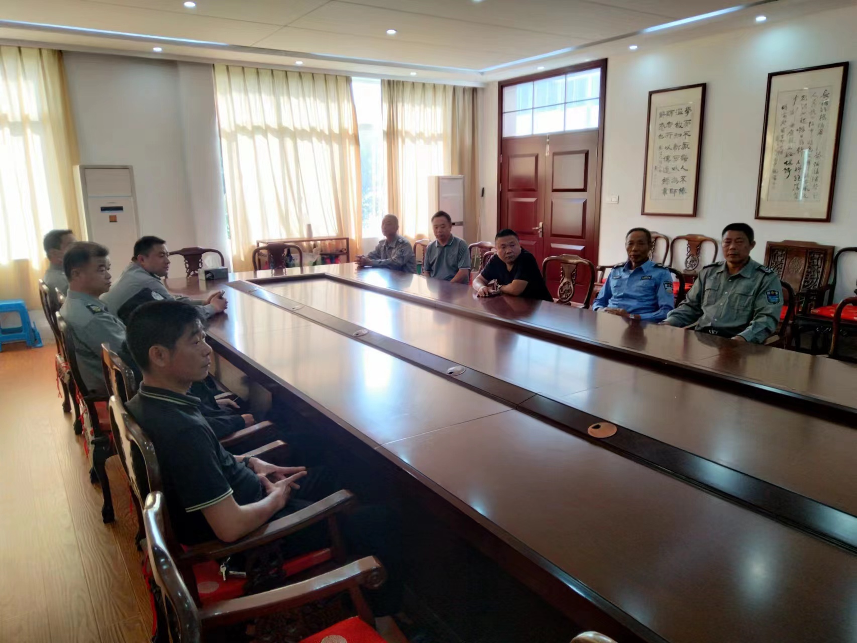 把好出入门，绷紧安全关